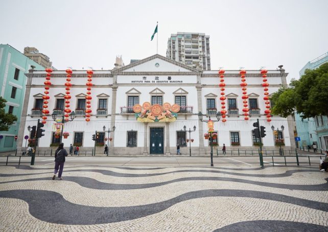 Macau civil servants ordered to stay home another week