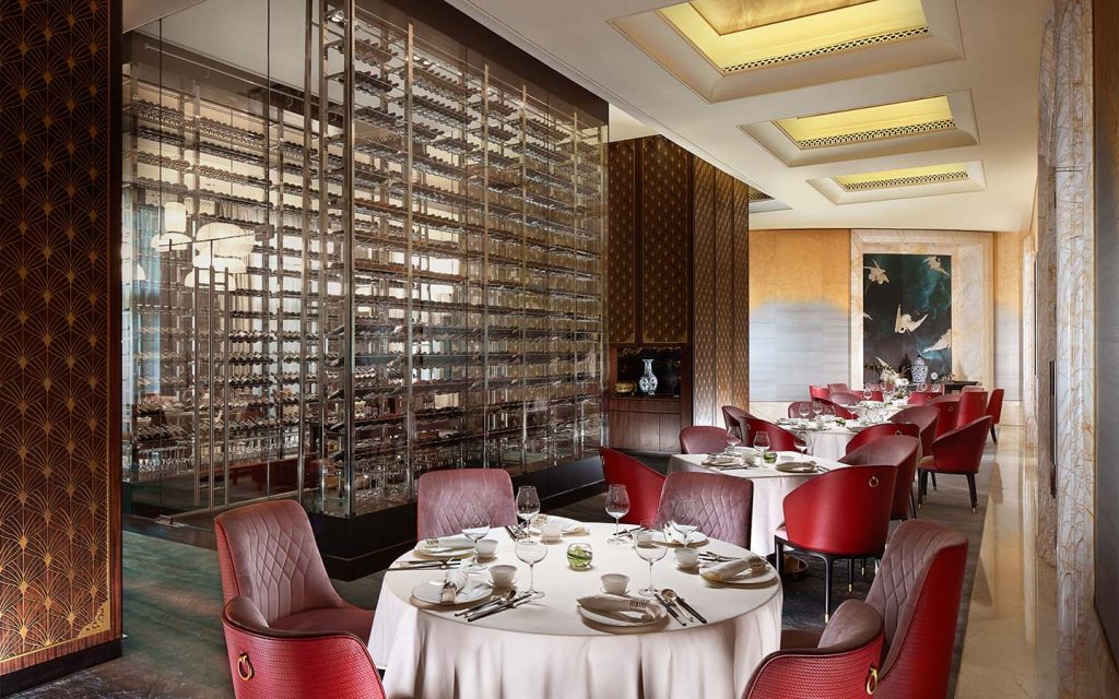 Experience world-class Cantonese cuisine in a setting to match at Zi Yat Heen, the Four Seasons’ Five-Star restaurant