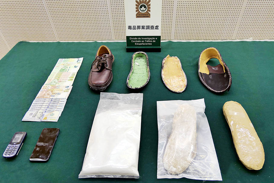 South African smuggles cocaine worth MOP 3.5 million in shoes