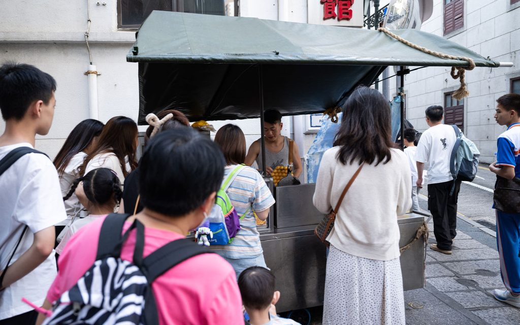 A family legacy of nostalgic street food carried on by the founder's son and daughter