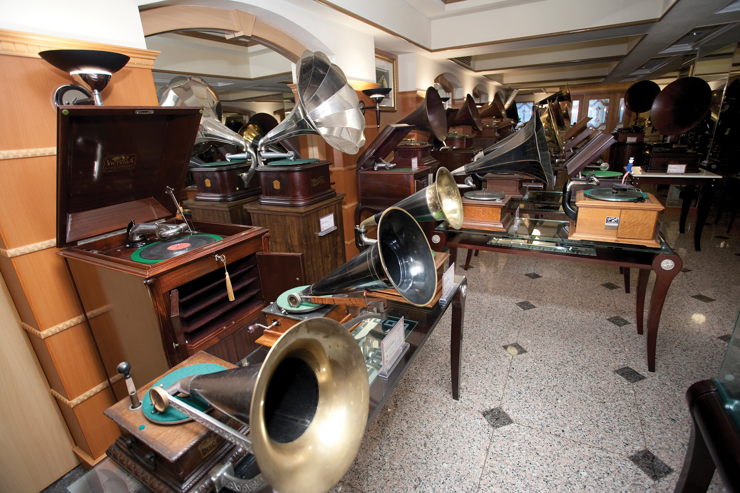 Phonographs and gramophones on display in the Sound of the Century - Photo by Eric Tam