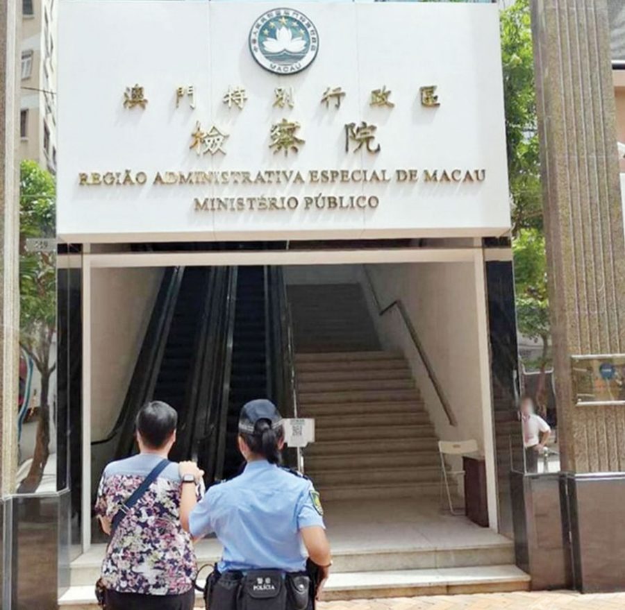 Sexagenarian picks up, almost empties Macau Pass
