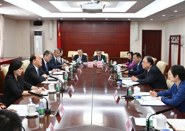 Ho meets with health & finance chiefs in Beijing to boost cooperation