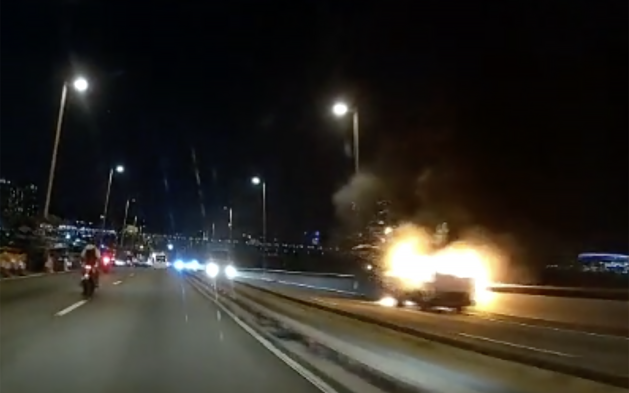 Lorry gutted in blaze on Friendship Bridge, no one injured