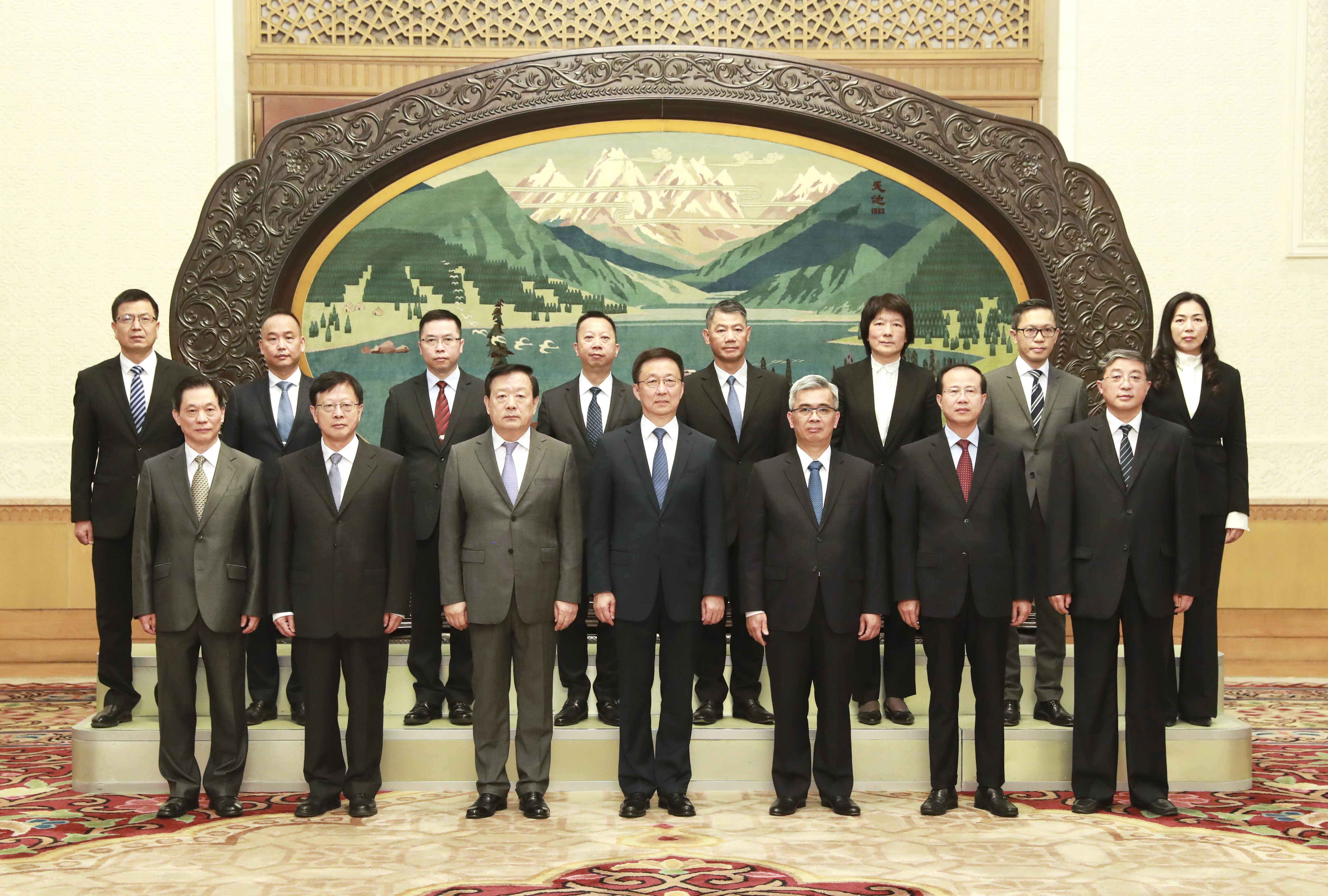 Vice-Premier Han Zheng meets high-level delegation of Macao Public Security Forces