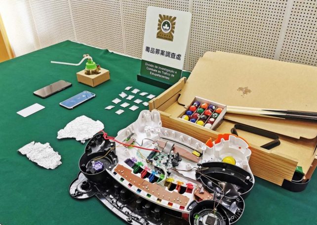 Ice hidden in toys sent by express mail to Macao