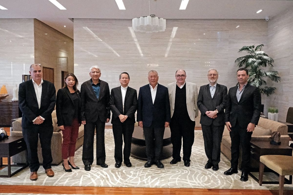 USJ delegation visits CPPCC Vice-Chairman Edmund Ho