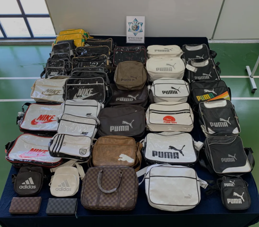 Customs Service finds fake luxury bags in Iao Hon