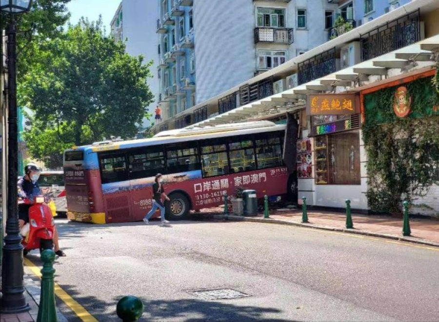 Passengers injured in Old Taipa bus accident