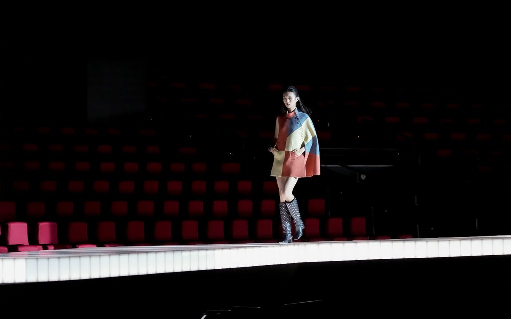 The Londoner Arena elevated the Louis Vuitton Cruise 2026 spectacle with its soaring ceilings and state-of-the-art technology