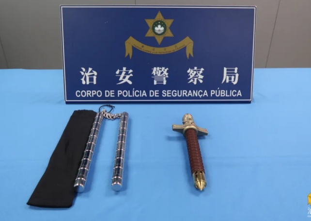 2 men caught at airport with prohibited weapons