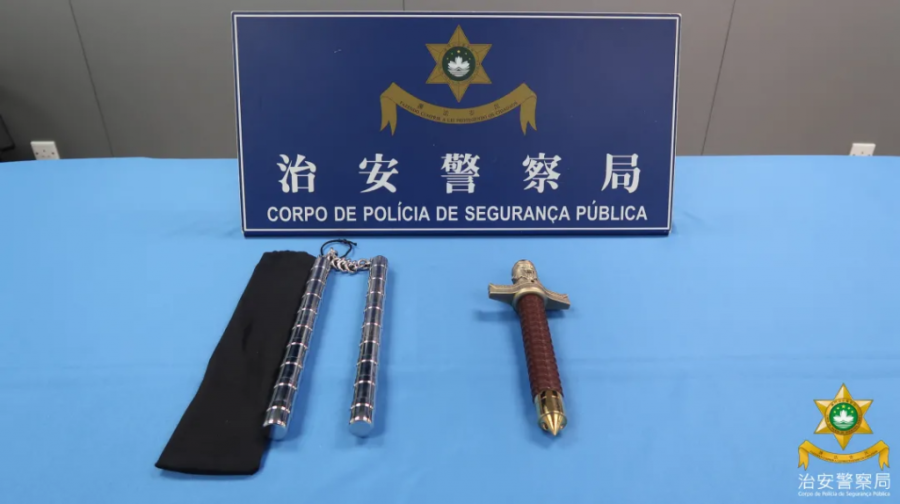 2 men caught at airport with prohibited weapons