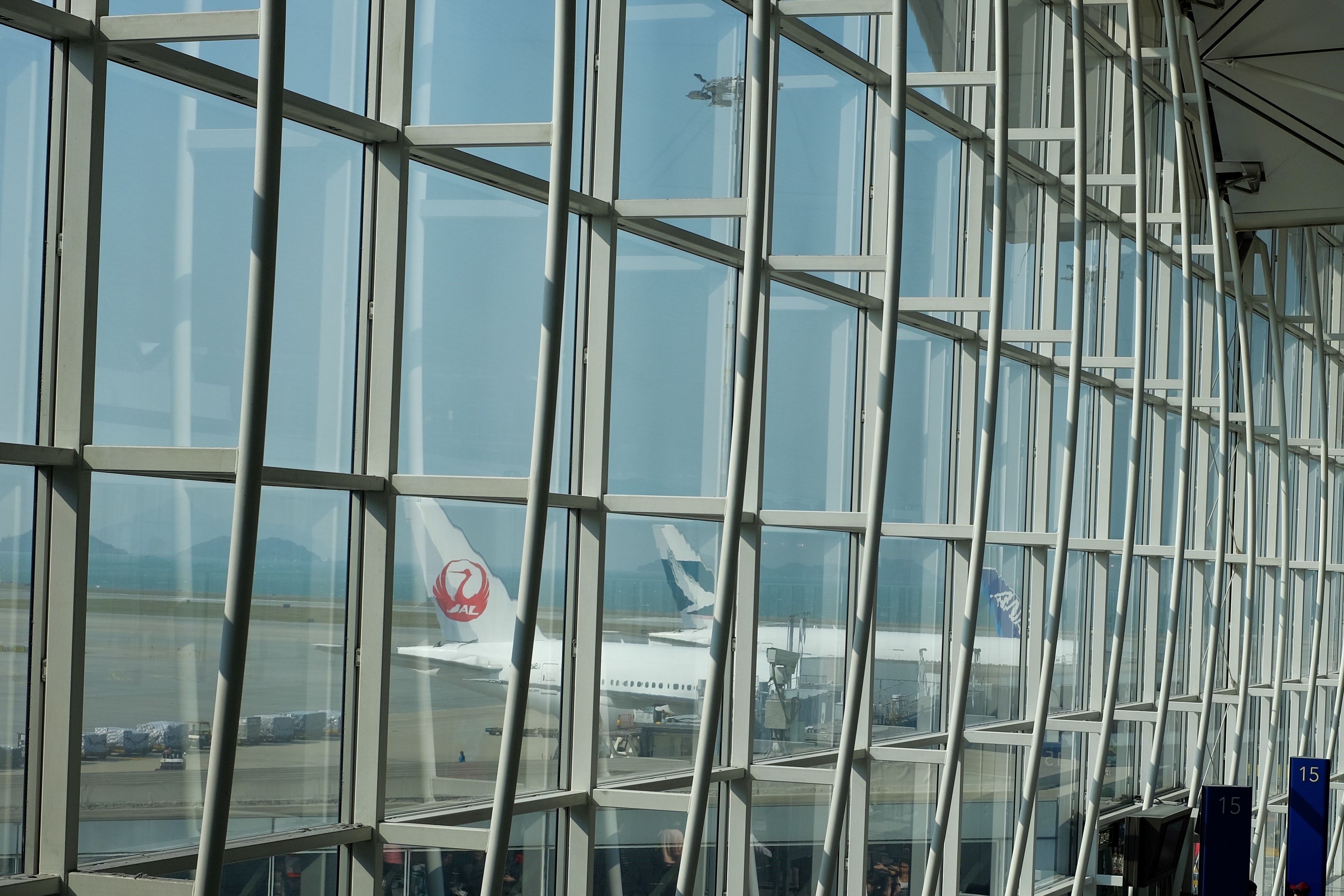 Hong Kong suspends UK flights