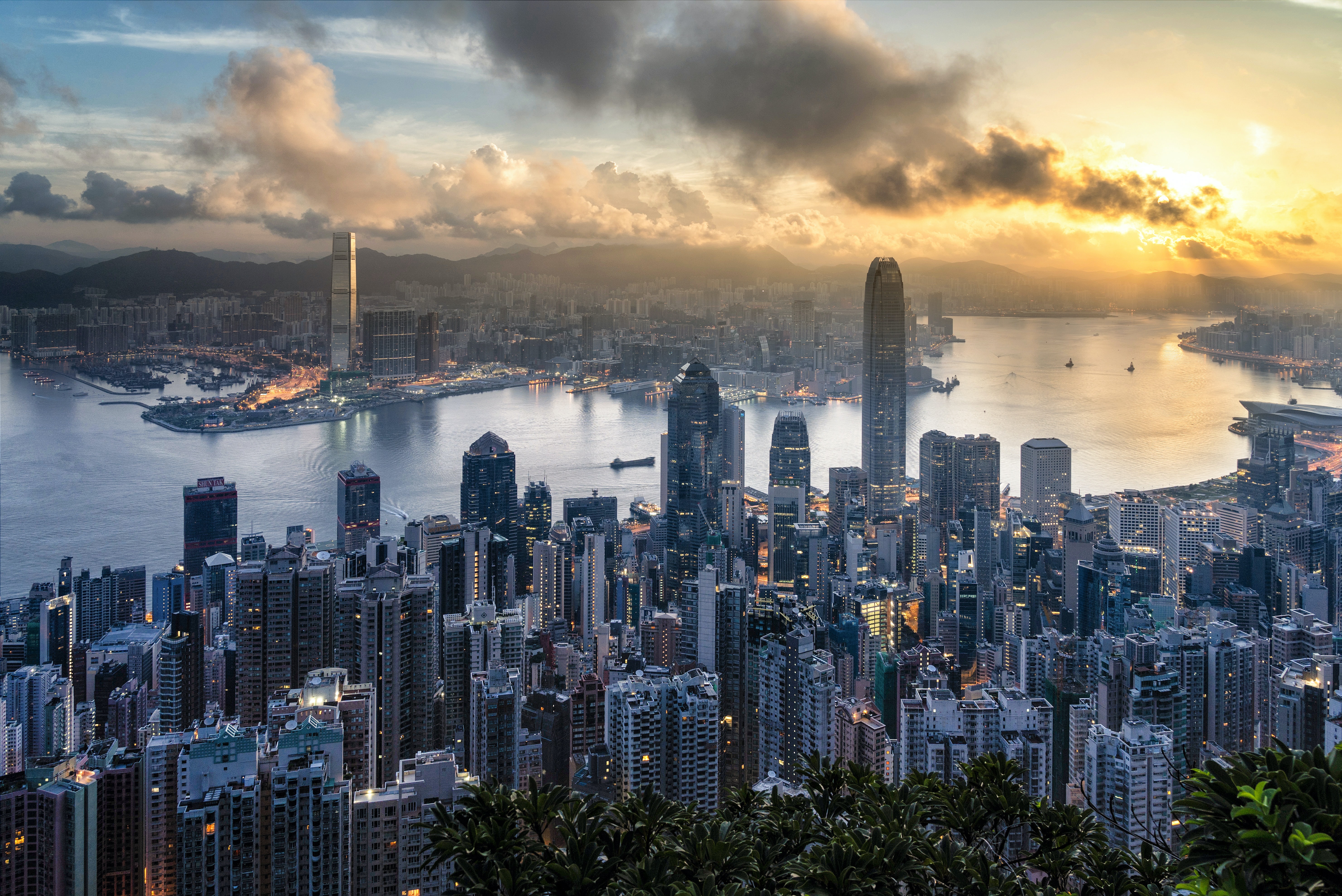 Hong Kong airport arrivals to be quarantined at hotels