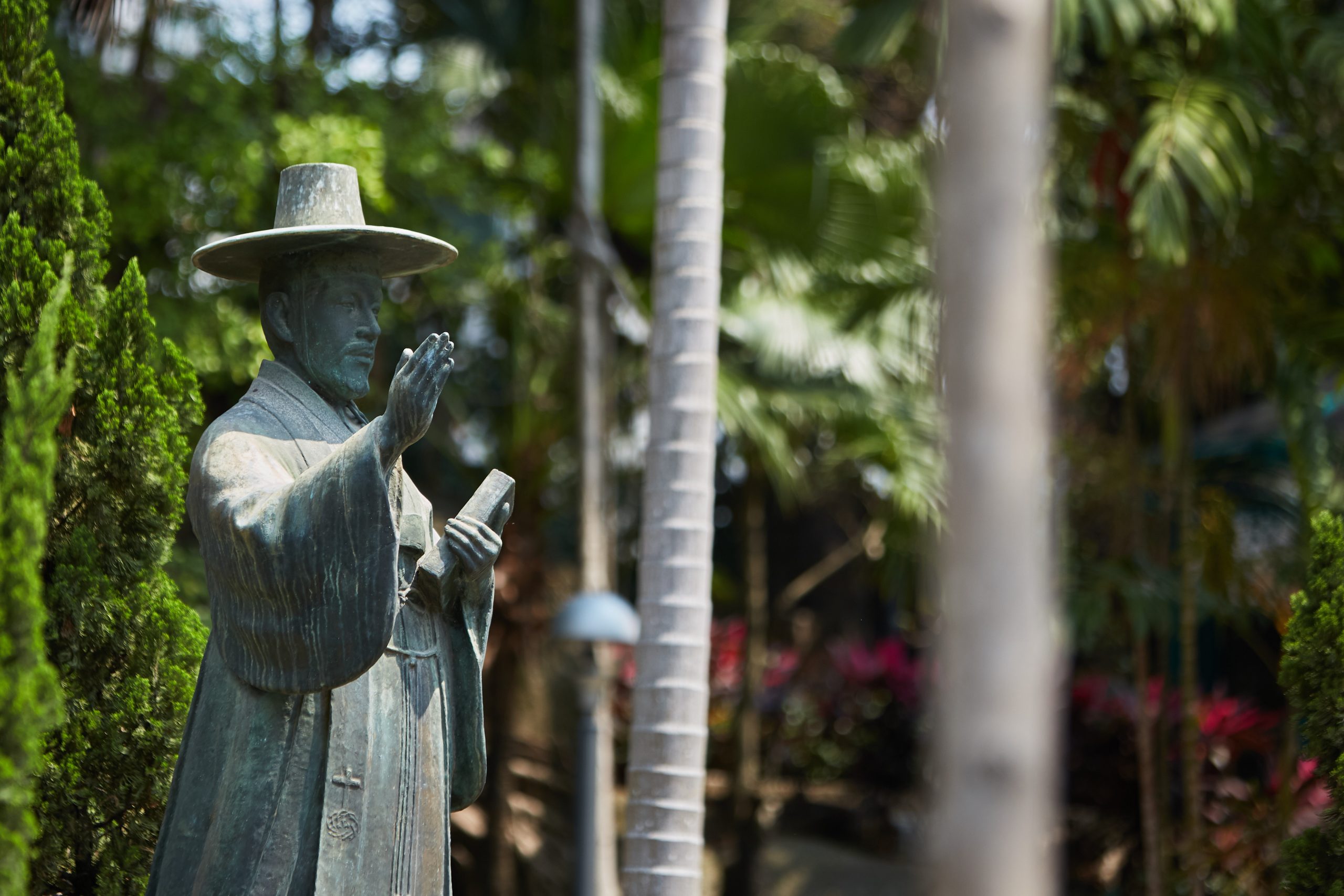 Statue of St Andrew Kim Taegon in Luís de Camōes Garden, Macao - Photo by António Sanmarful