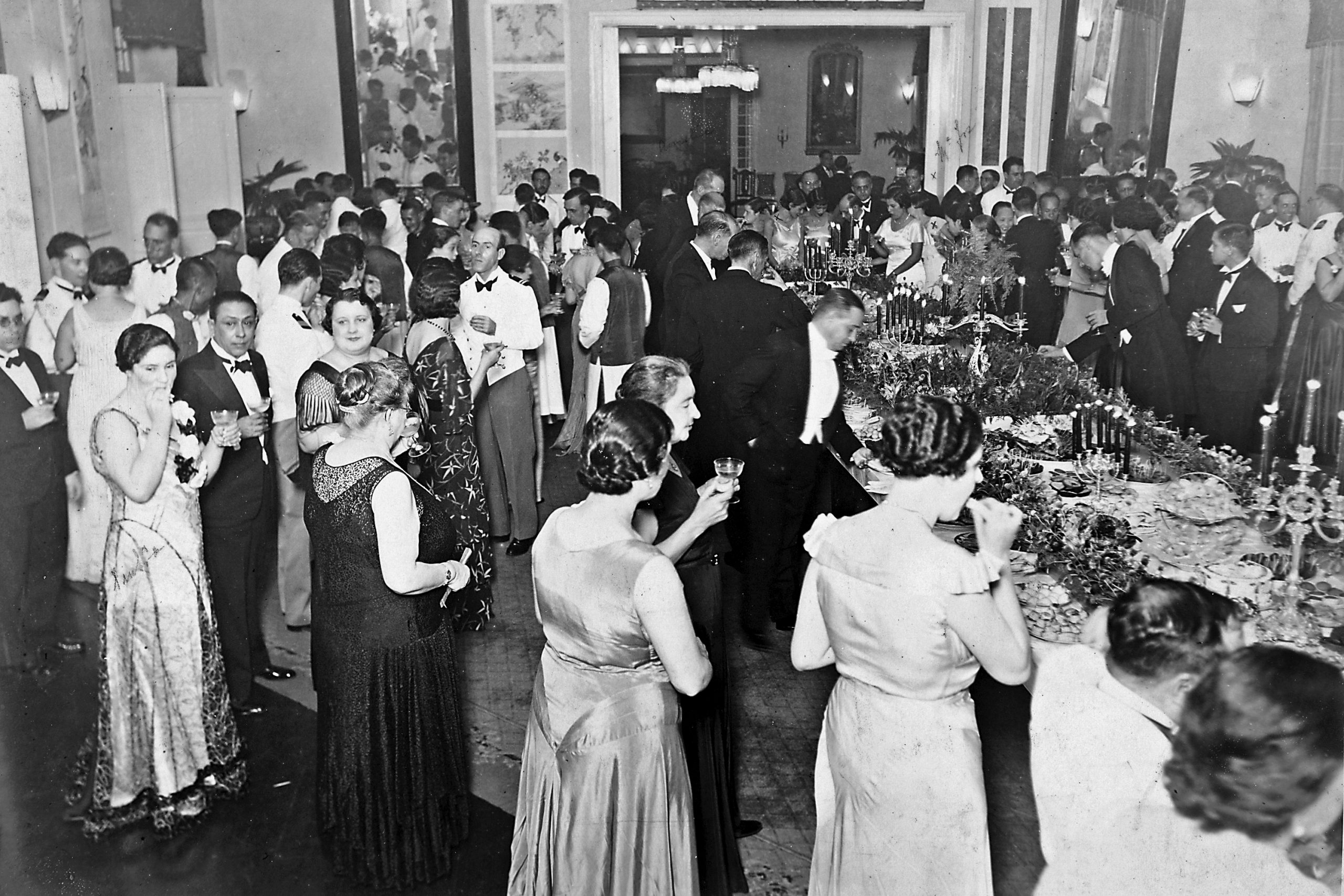 Guests at the Military Club enjoy a ‘chá gordo’ feast in the 1930s - Photo Courtesy of Instituto Internacional de Macau