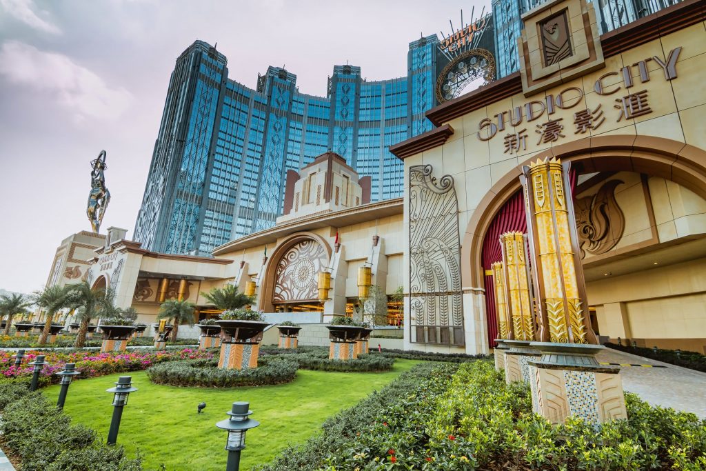 CEO Melco Resorts Lawrence Ho memperkirakan menunggu lama sebelum bisnis kasino pulih