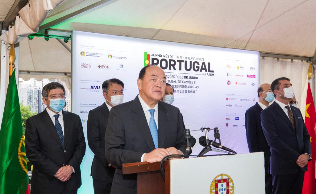 Chief Executive praises Portuguese and Macanese communities