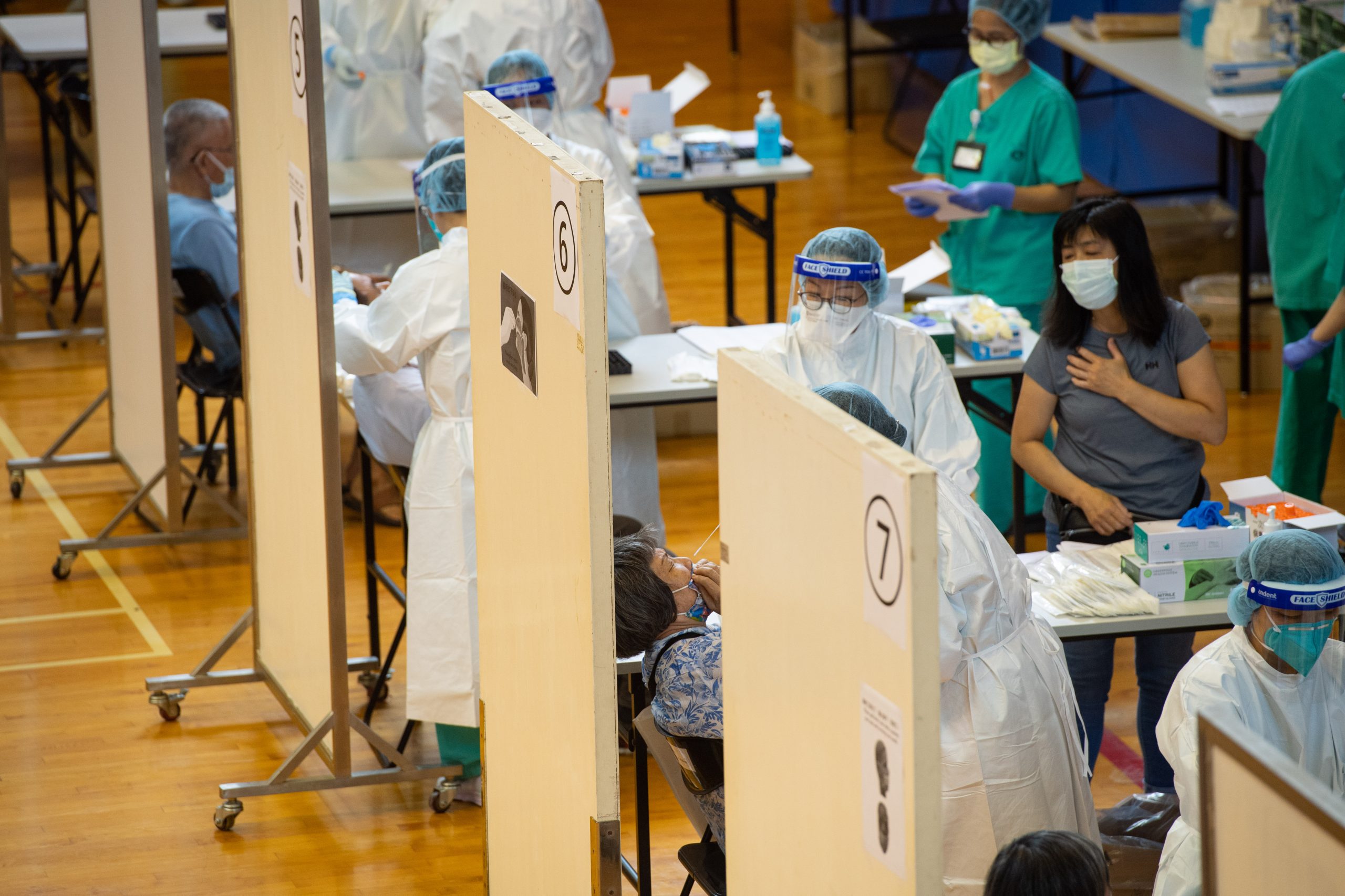 300 Guangdong medical technicians arrive in Macao to assist with mass Covid-19 testing