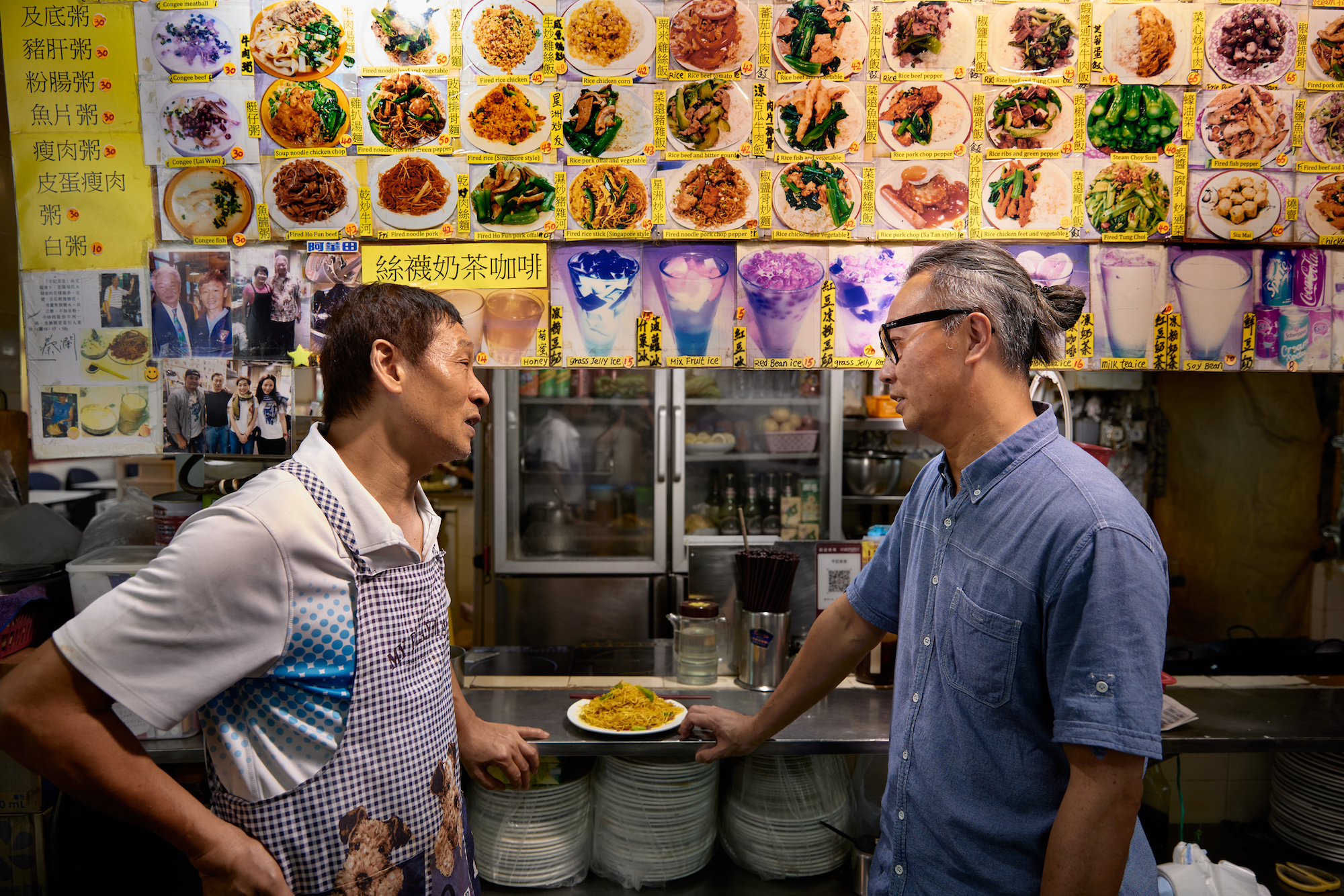 Leung Shek Wai greets Simon Li