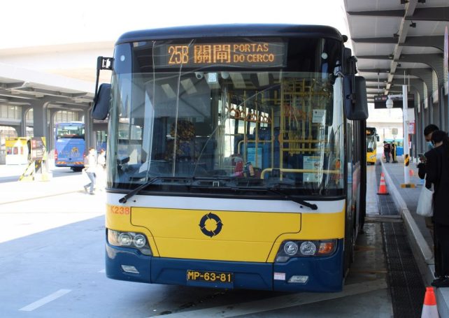 855 passengers who shared buses with Covid-19 security guards face quarantine