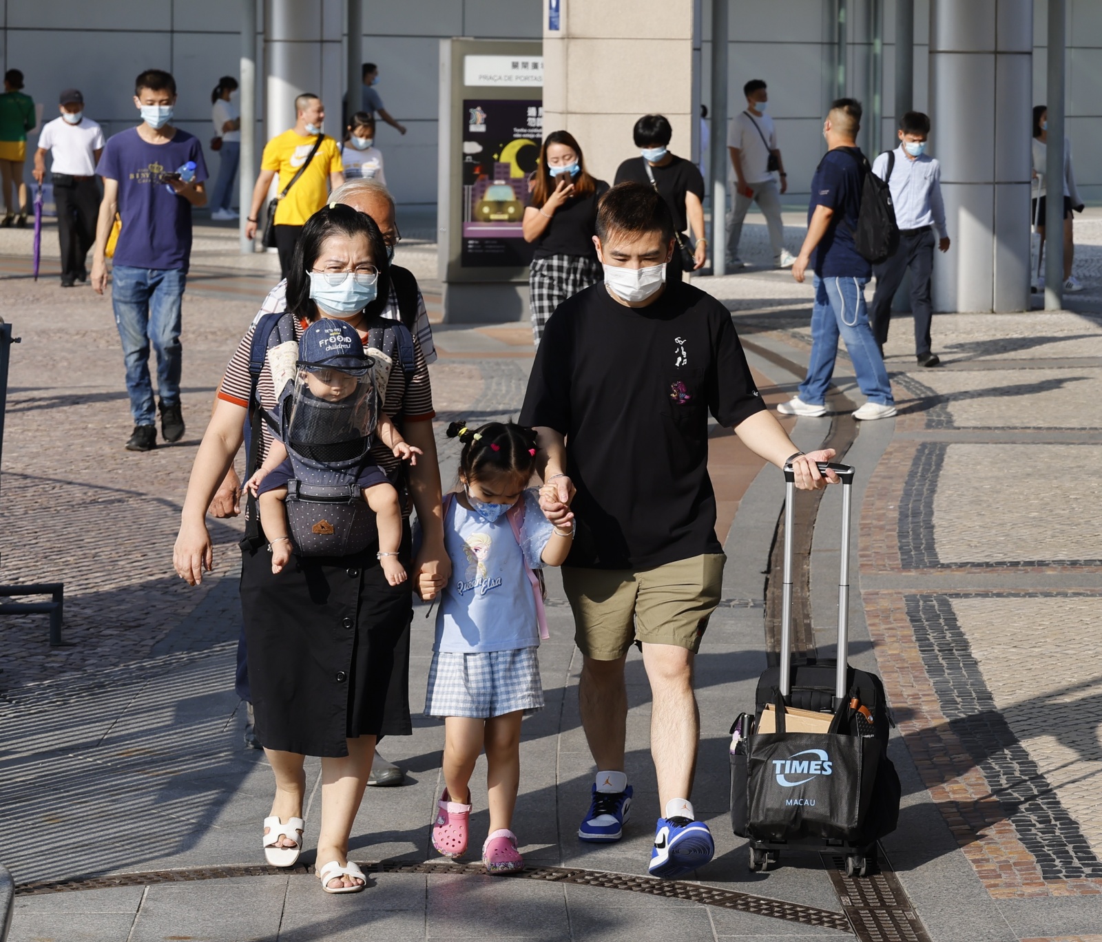Visitor arrivals just 606,841 in April | Macao News