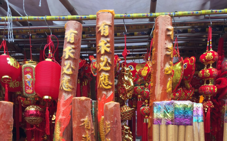 Chinese New Year market traders pay MOP 29,000 at booth auction