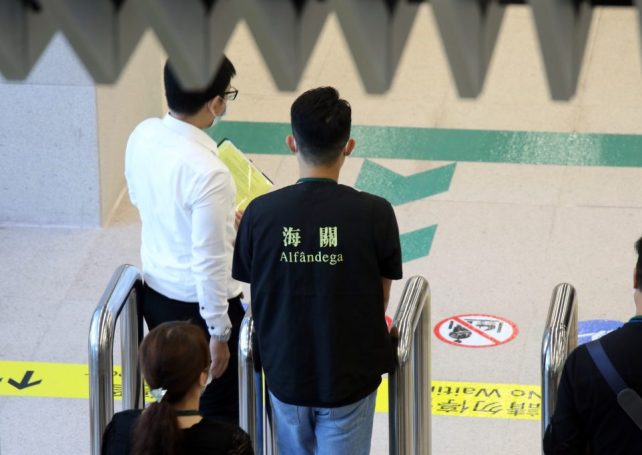 Customs and police beef up operations against illegal immigrants from Hong Kong