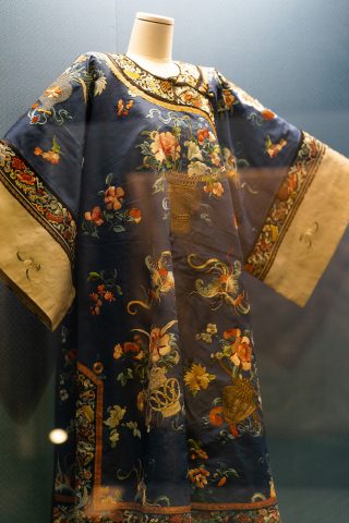 Women's robes - Guangdong embroidery