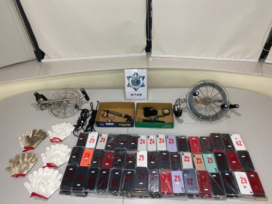 Customs officers pounce on mainland Chinese mobile phone zipline gang