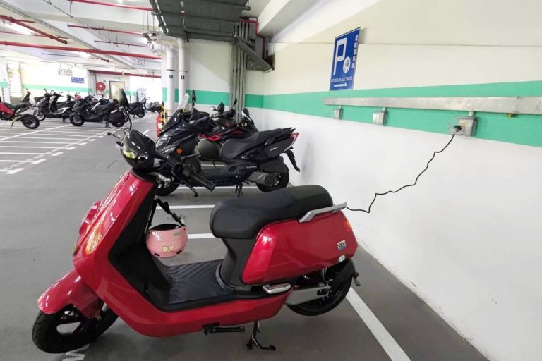 e-motorcycle charging stations