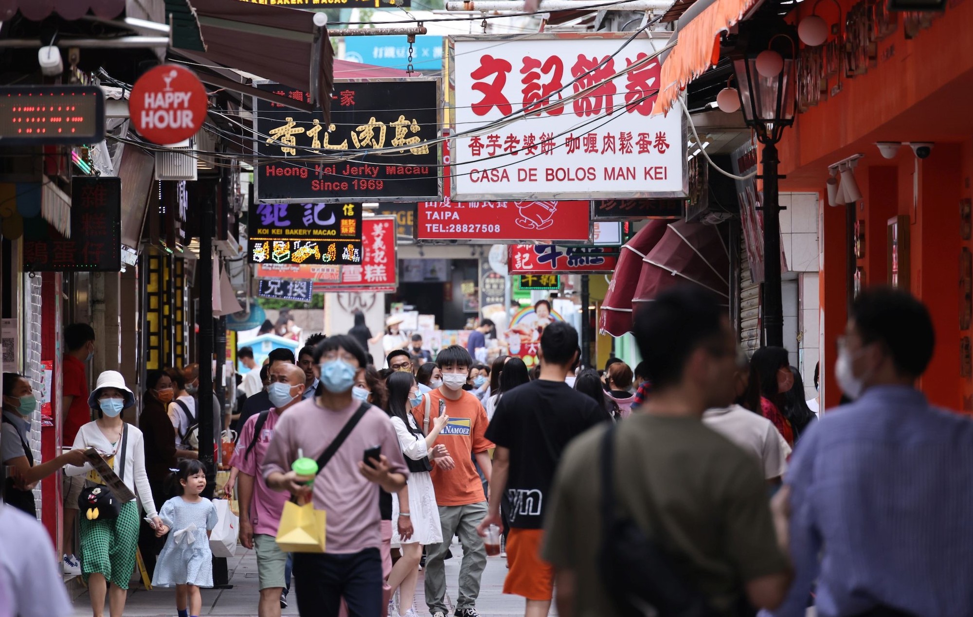 Chief Executive examines ways to increase foreign and mainland Chinese visitors to Macao