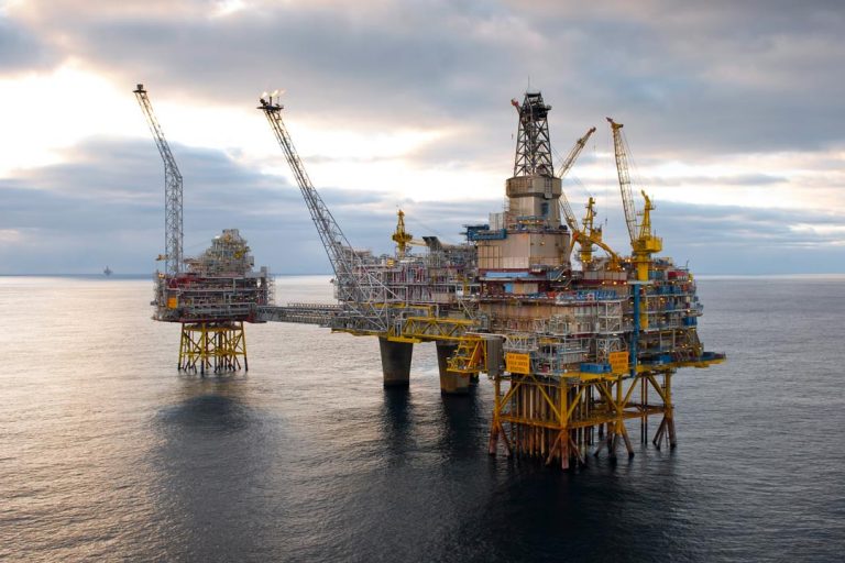Offshore oil platform