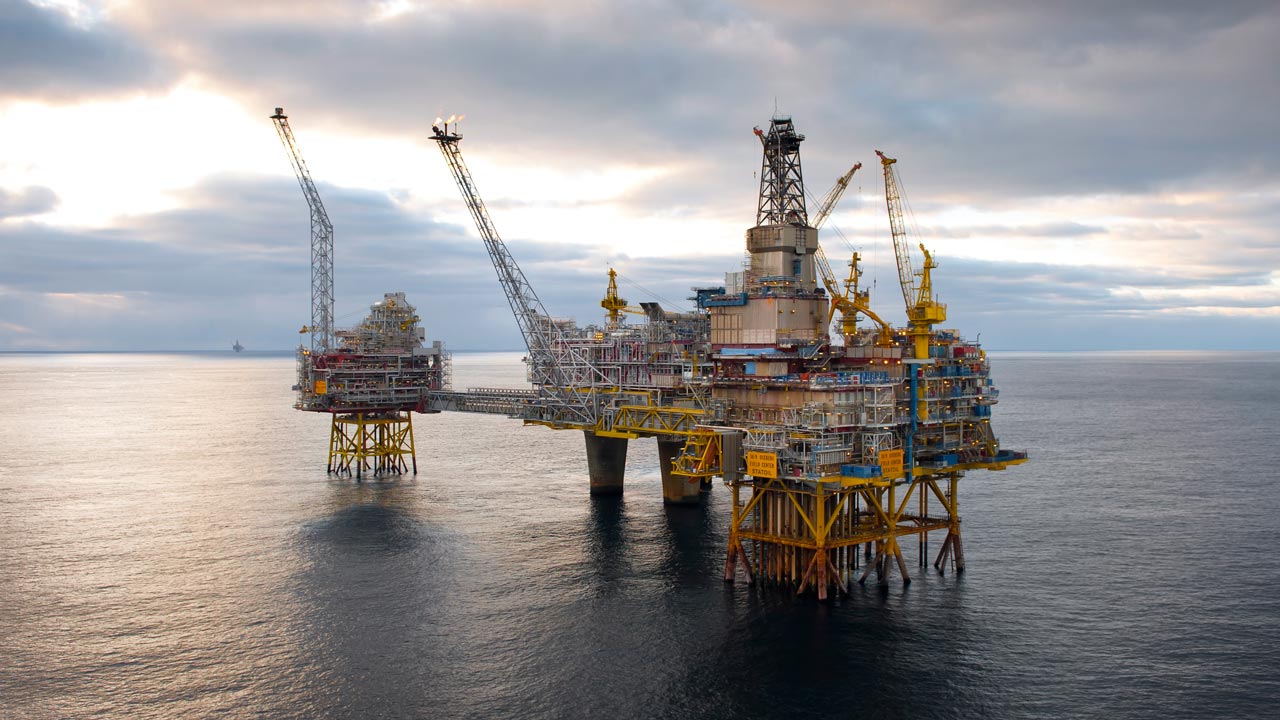 Offshore oil platform