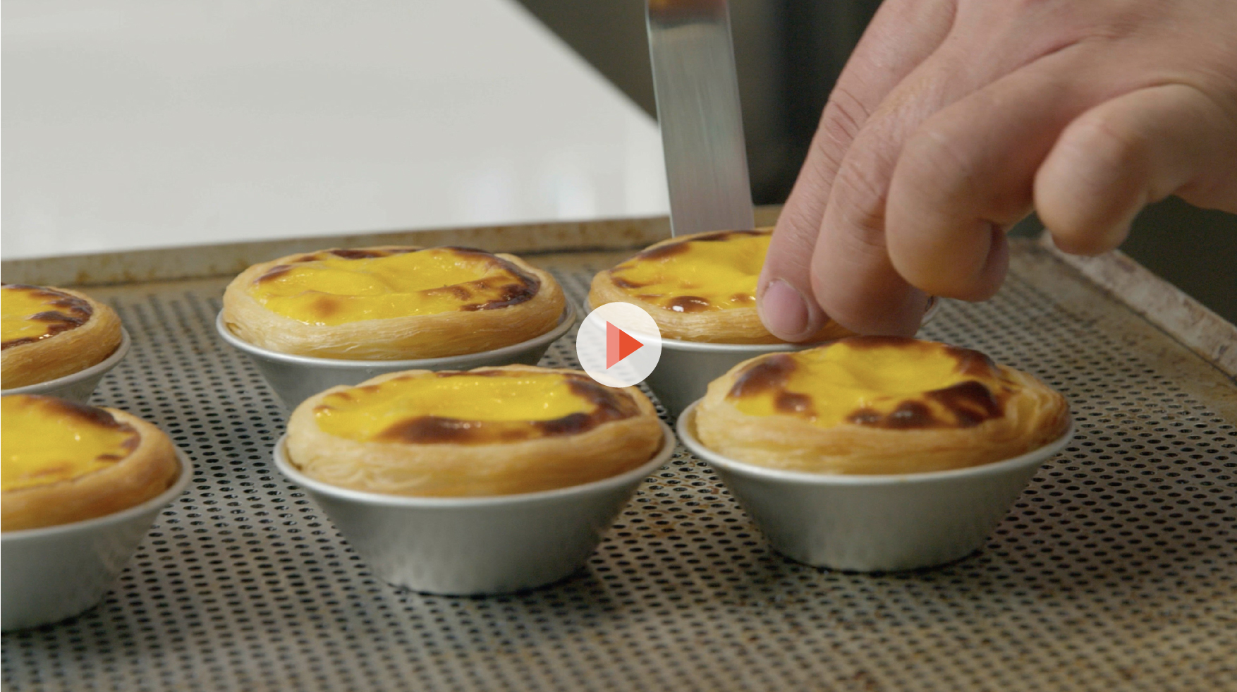 Taste the differences between Macao and Portuguese egg tarts