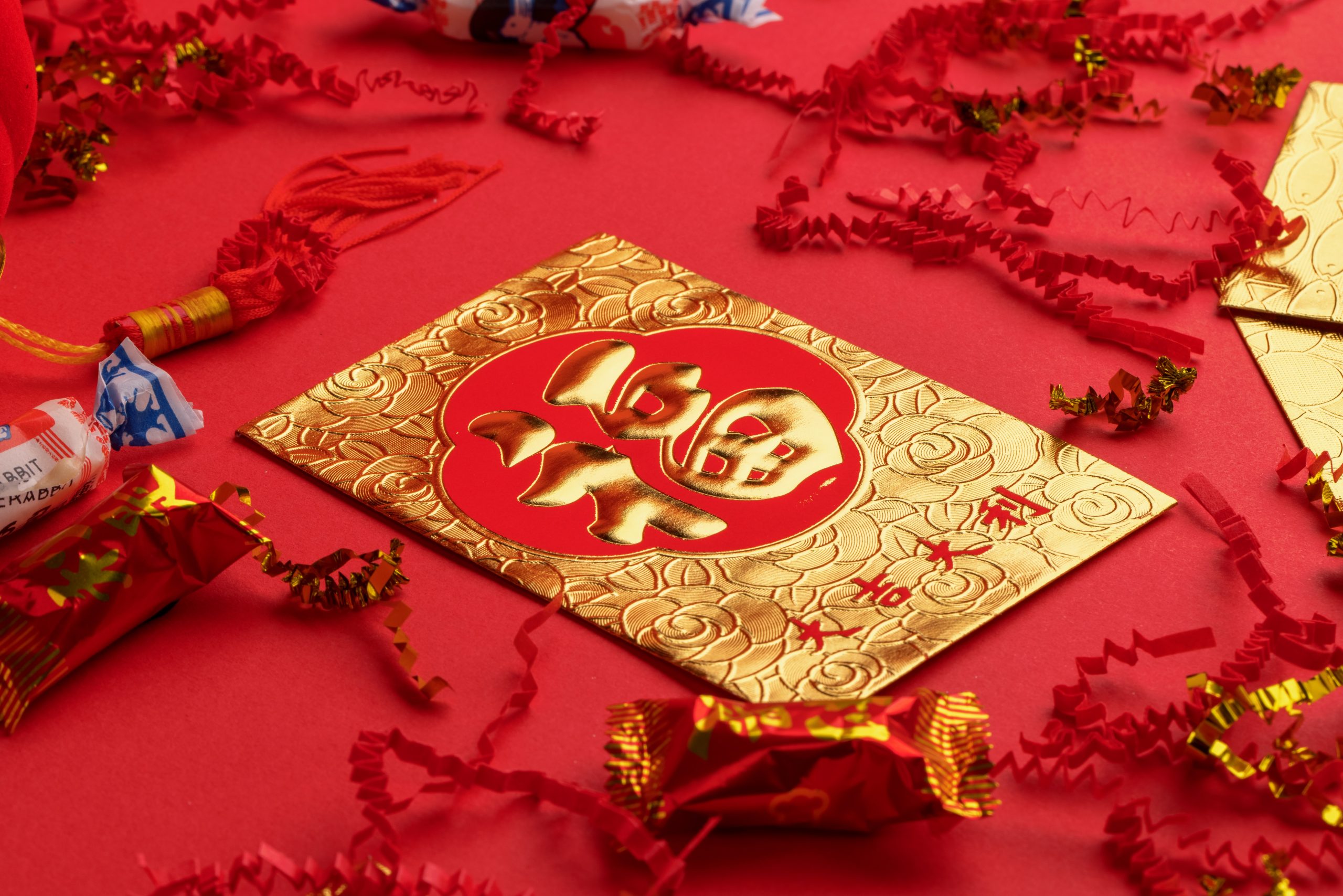 7 Chinese New Year Traditions red packets