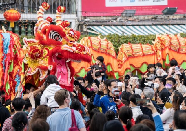 Almost quarter-million visitors flood Macao at Chinese New Year