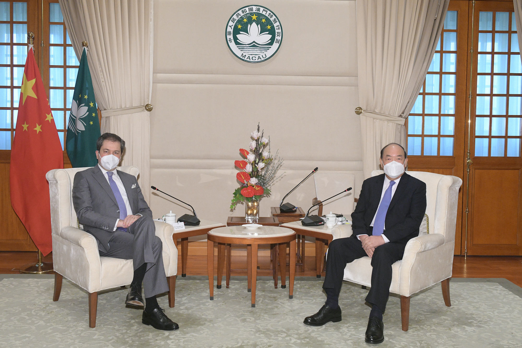 Chief Executive Ho Iat Seng and Consul-General of Portugal in Macao, Alexandre Leitão