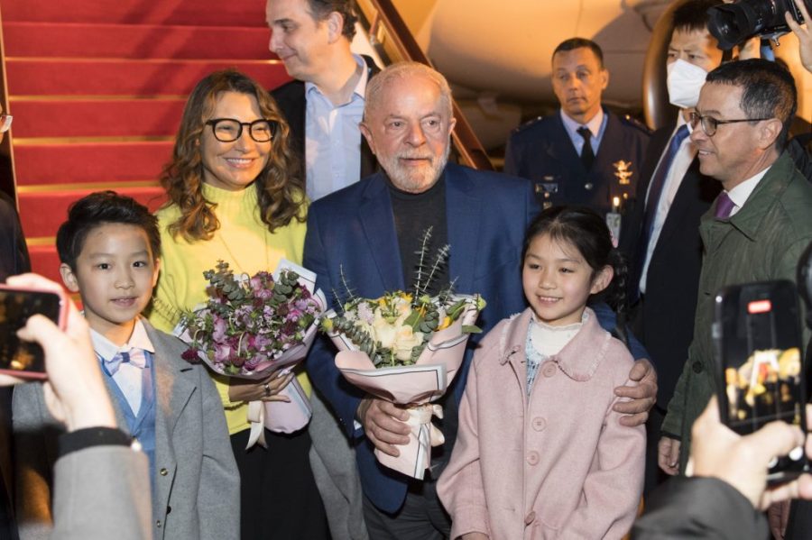 Lula is in China for his most important trip abroad since taking office