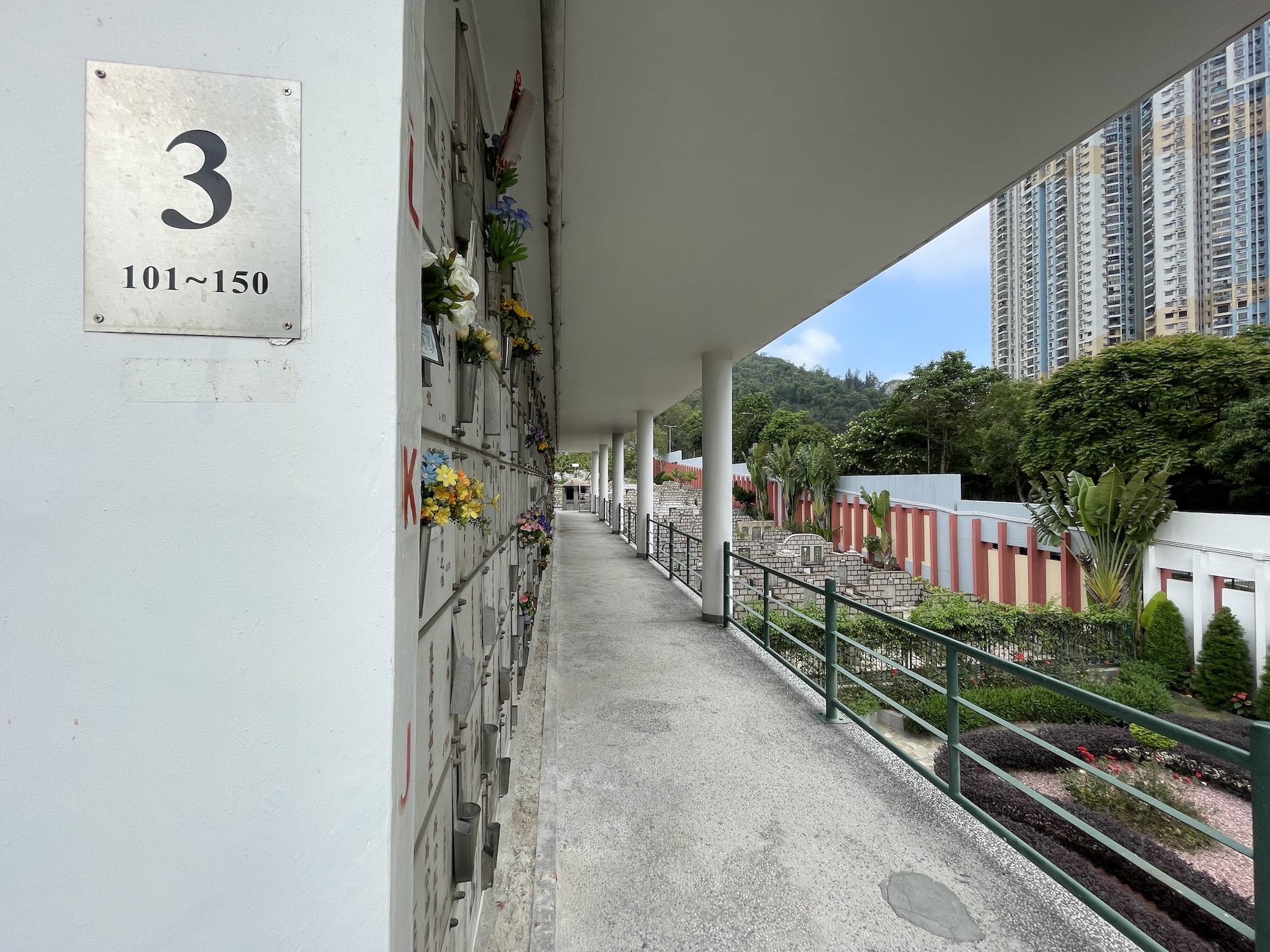 Taipa Sa Kong Municipal Cemetery 