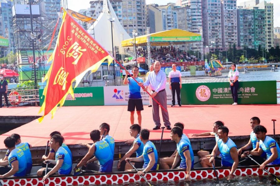 Nanhai rowers clinch double honours at the Dragon Boat Races