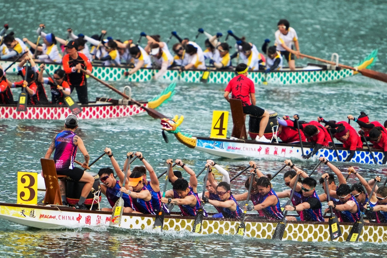 Wet weather fails to dampen spirits at the dragon boat races