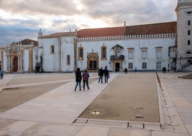Language courses will be offered to local students wishing to go to a Portuguese university