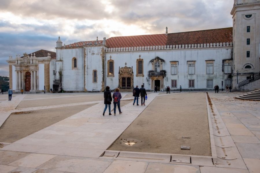 Language courses will be offered to local students wishing to go to a Portuguese university