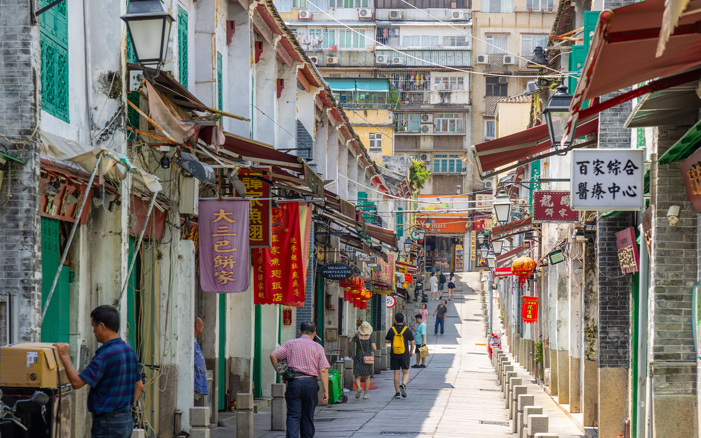 The government has announced a pedestrianisation pilot scheme for Rua da Felicidade