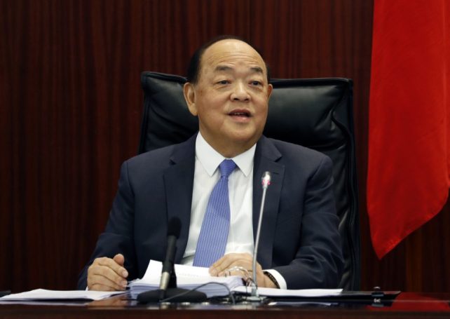 The budget deficit will continue next year, Ho Iat Seng warns