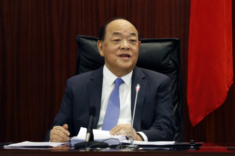 The budget deficit will continue next year, Ho Iat Seng warns
