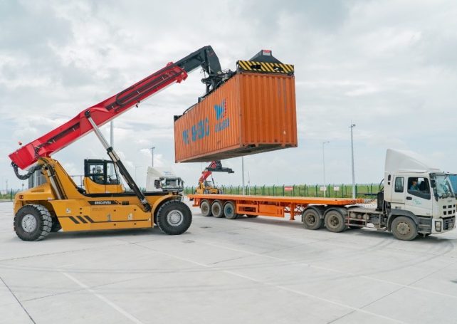 The first Macao-Hong Kong land cargo transfer terminal is open
