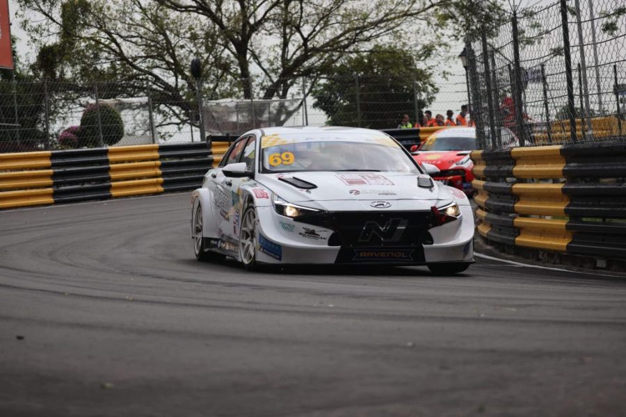 Max Hart wins the second race of the Macau Touring Car Cup