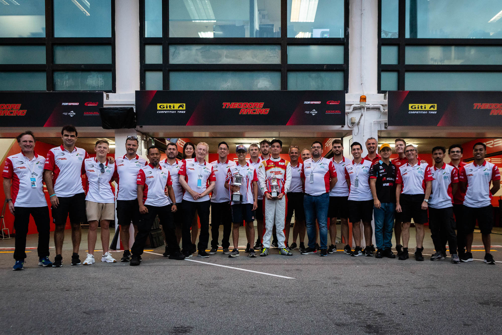 Macau Formula 4 top two racers Arvid Lindblad and Charles Leong with the rest of the SJM Theodore Prema Racing team